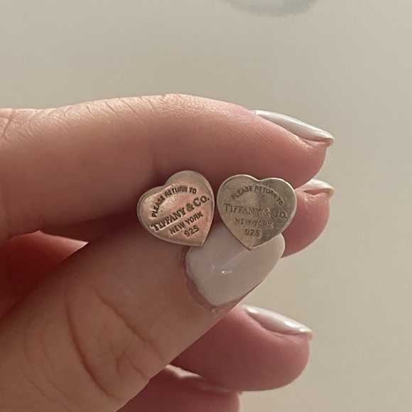 Authentic Tiffany heart tag stud earrings - Picture 4 of 6